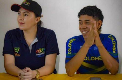 Imagen de Sebastián Guzmán Muñoz deportista caucano de 18 años de edad, quien, con el apoyo de Indeportes y sus habilidades en patinaje, ha sido seleccionado para formar parte de la Selección Colombia de Patinaje 2023 en la categoría juvenil varones fondos, convirtiéndose en un referente de esta disciplina.