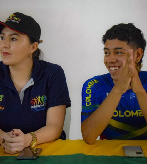 Imagen de Sebastián Guzmán Muñoz deportista caucano de 18 años de edad, quien, con el apoyo de Indeportes y sus habilidades en patinaje, ha sido seleccionado para formar parte de la Selección Colombia de Patinaje 2023 en la categoría juvenil varones fondos, convirtiéndose en un referente de esta disciplina.