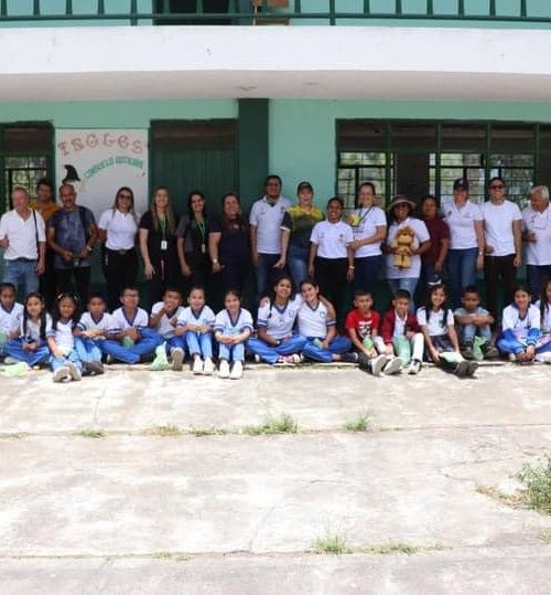 Educativa Francisco José de Caldas de #LaSierra., El Gobierno Departamental #42MotivosParaAvanzar junto a Indeportes Cauca, acompañó el diálogo de rendición de cuentas para niños, niñas y adolescentes. 👦🏽 Los pequeños de 6 a 12 años conocieron nuestra labor en garantía de sus derechos, así como nuestras iniciativas para fomentar hábitos de vida saludables, deportivos y recreativos en el departamento. #SíAvanzamos hacia un futuro prometedor con nuestras nuevas generaciones.